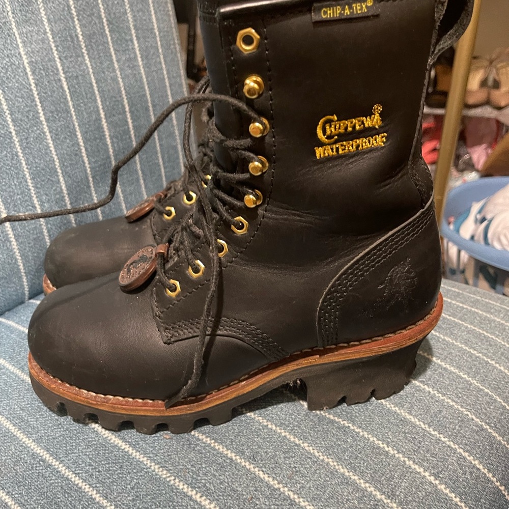 Like new woman’s Chippewas size 7 super nice.  Steel toe. - Picture 2 of 9